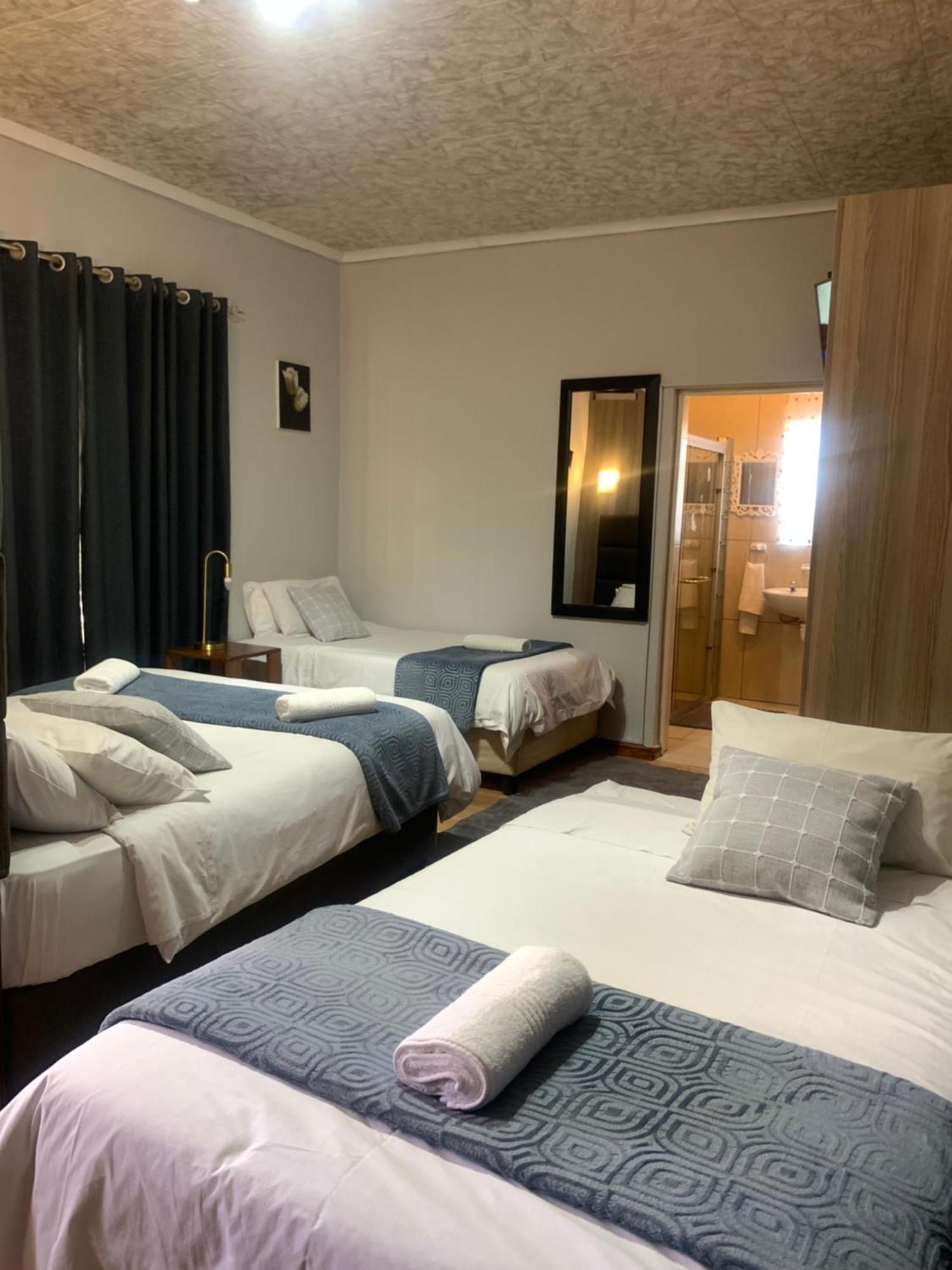 Victoria Oaks Guesthouse Victoria West Esterno foto